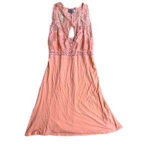 Daisy Fuentes pink lace chemise Sz S